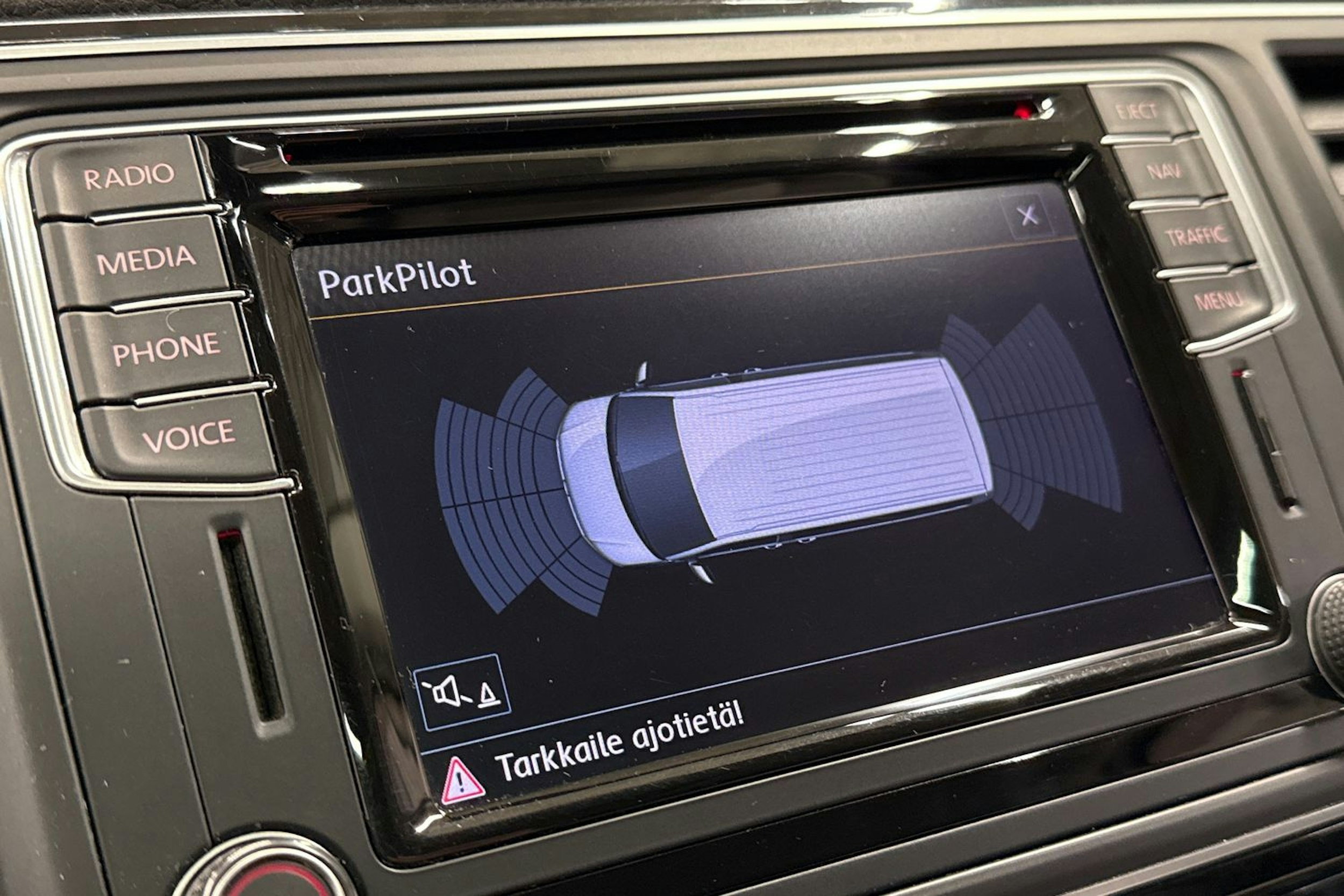 punainen Volkswagen Multivan 2016 kuva 21.