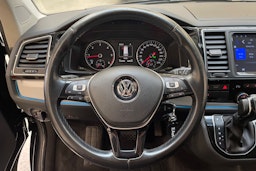 musta Volkswagen Multivan 2016 kuva 14.
