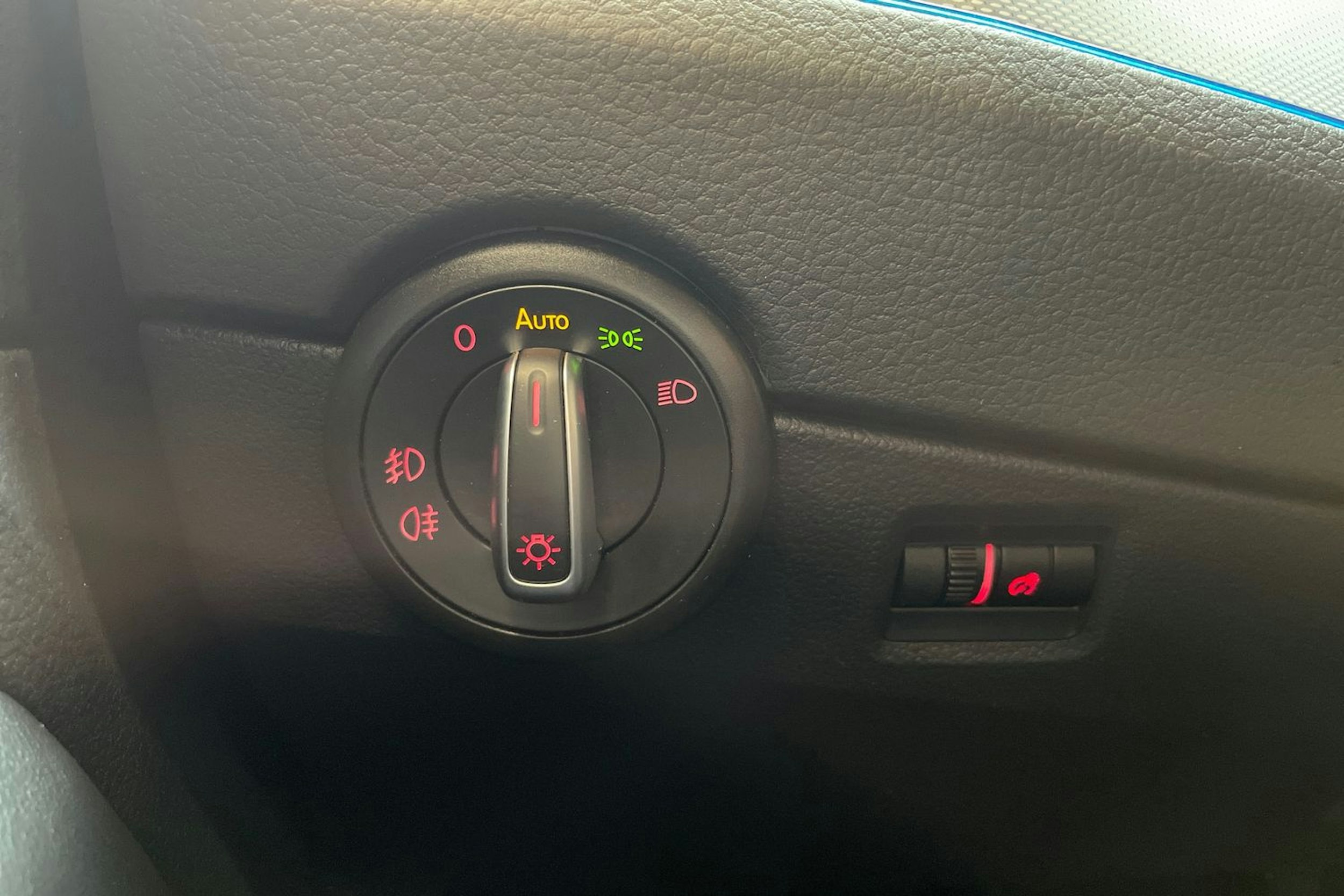 musta Volkswagen Multivan 2016 kuva 16.