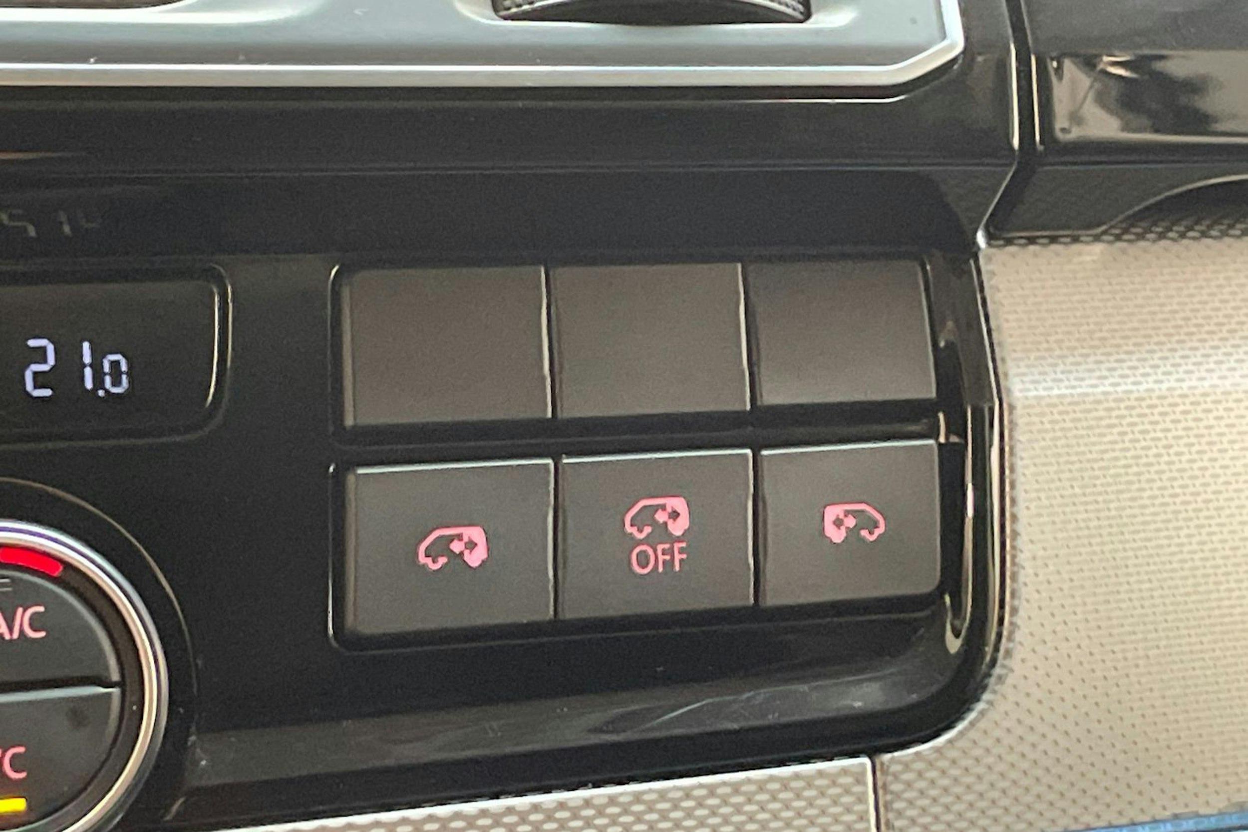 musta Volkswagen Multivan 2016 kuva 22.