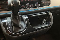musta Volkswagen Multivan 2016 kuva 23.