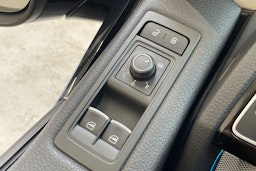 musta Volkswagen Multivan 2016 kuva 25.