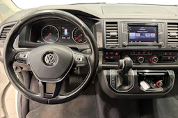 Valkoinen Volkswagen Multivan 2017 kuva 9.