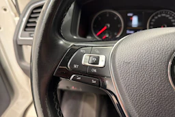 Valkoinen Volkswagen Multivan 2017 kuva 13.