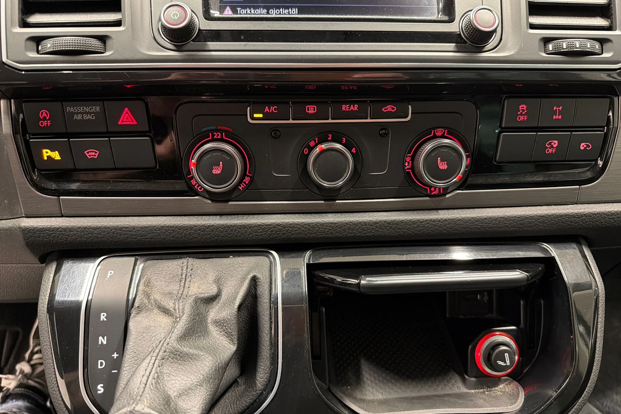 Valkoinen Volkswagen Multivan 2017 kuva 19.