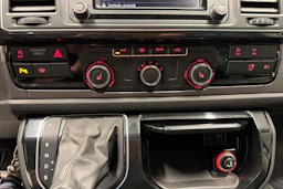 Valkoinen Volkswagen Multivan 2017 kuva 19.