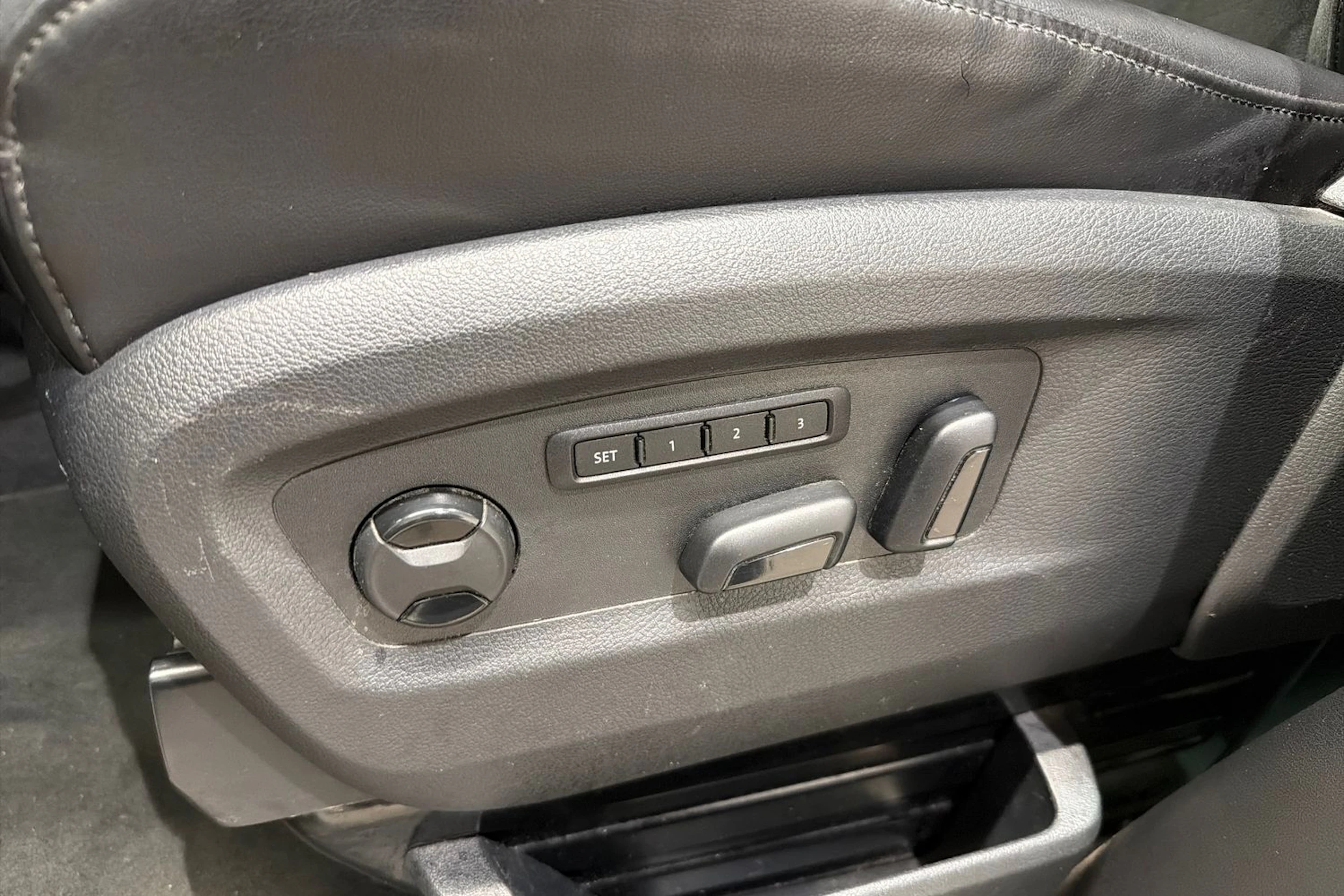 Valkoinen Volkswagen Multivan 2017 kuva 21.
