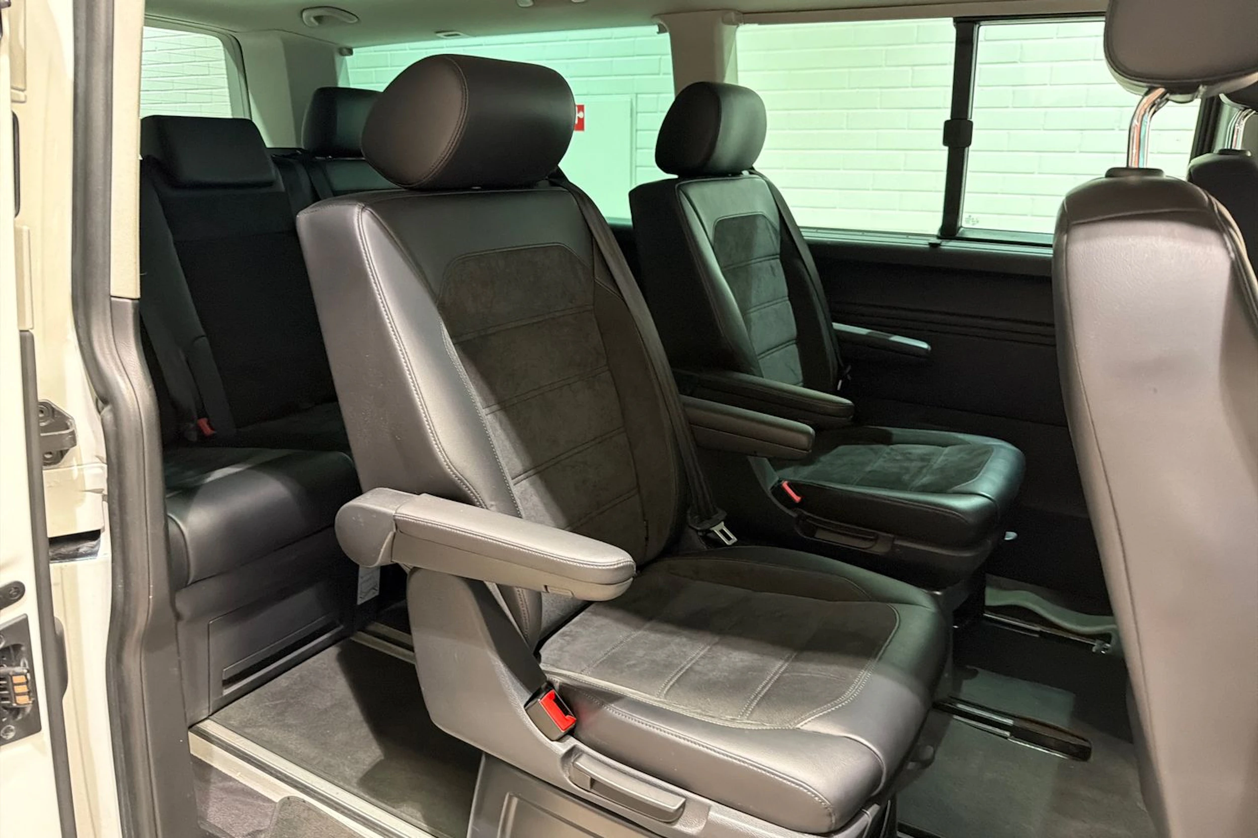 Valkoinen Volkswagen Multivan 2017 kuva 23.