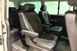Valkoinen Volkswagen Multivan 2017 kuva 23.