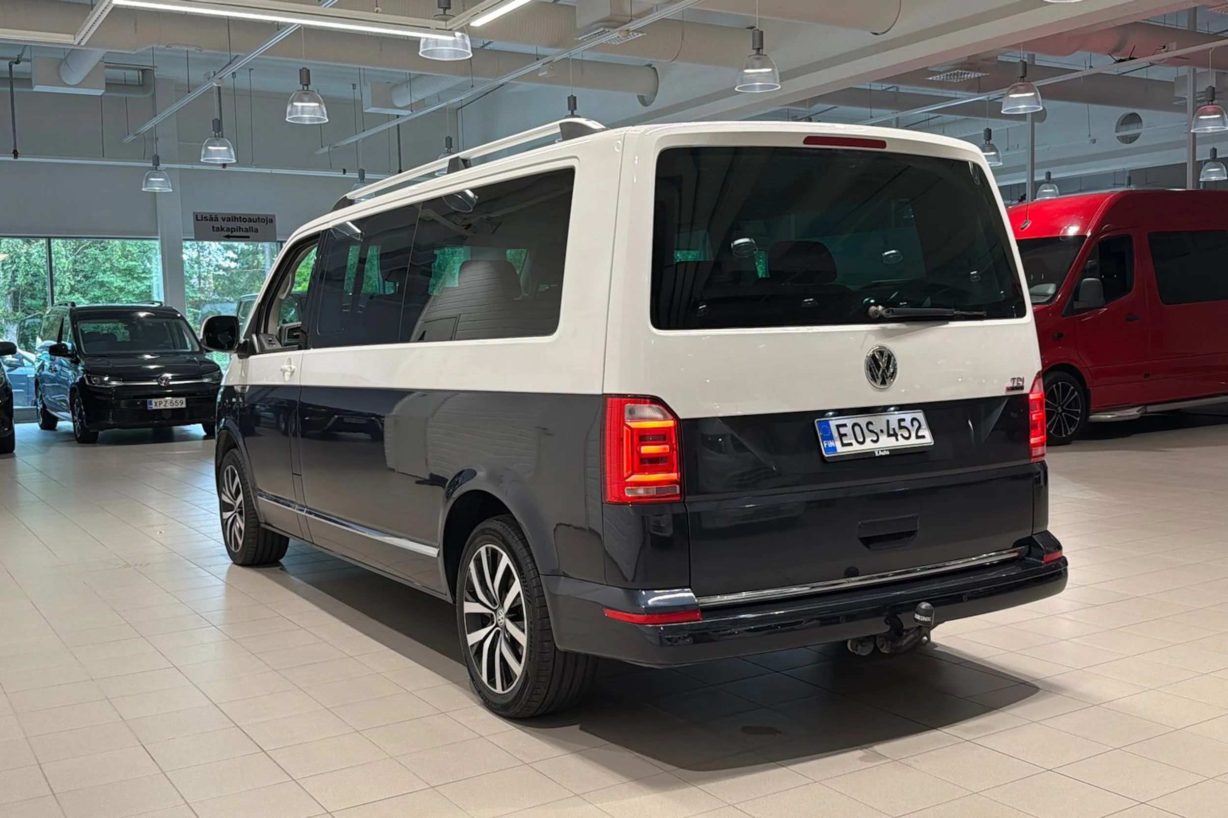 Valkoinen Volkswagen Multivan 2017 kuva 29.