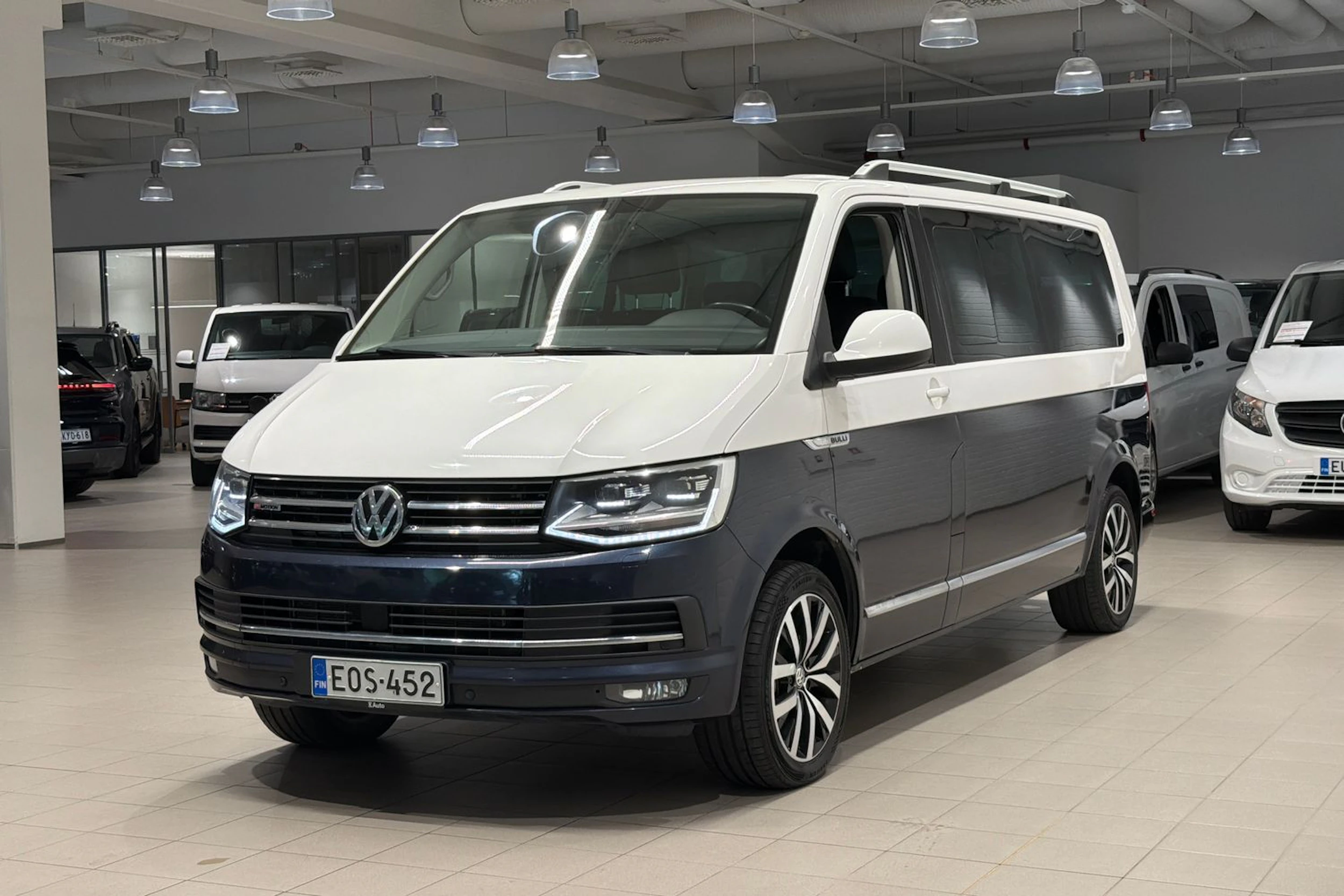 Valkoinen Volkswagen Multivan 2017 kuva 30.