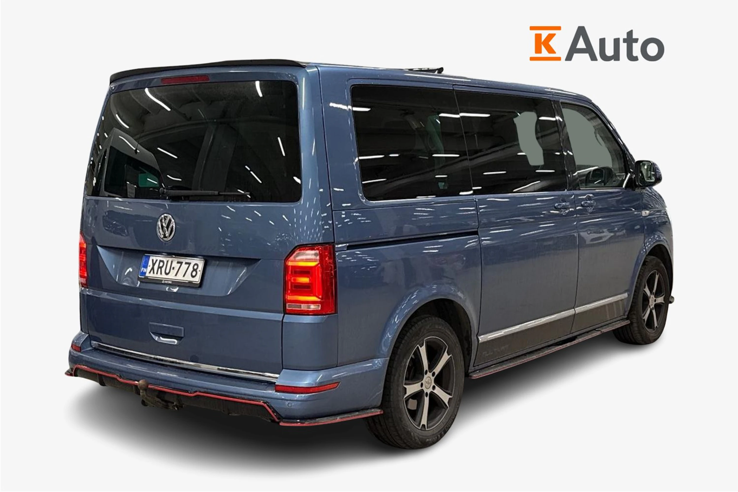 sininen Volkswagen Multivan 2017 kuva 2.