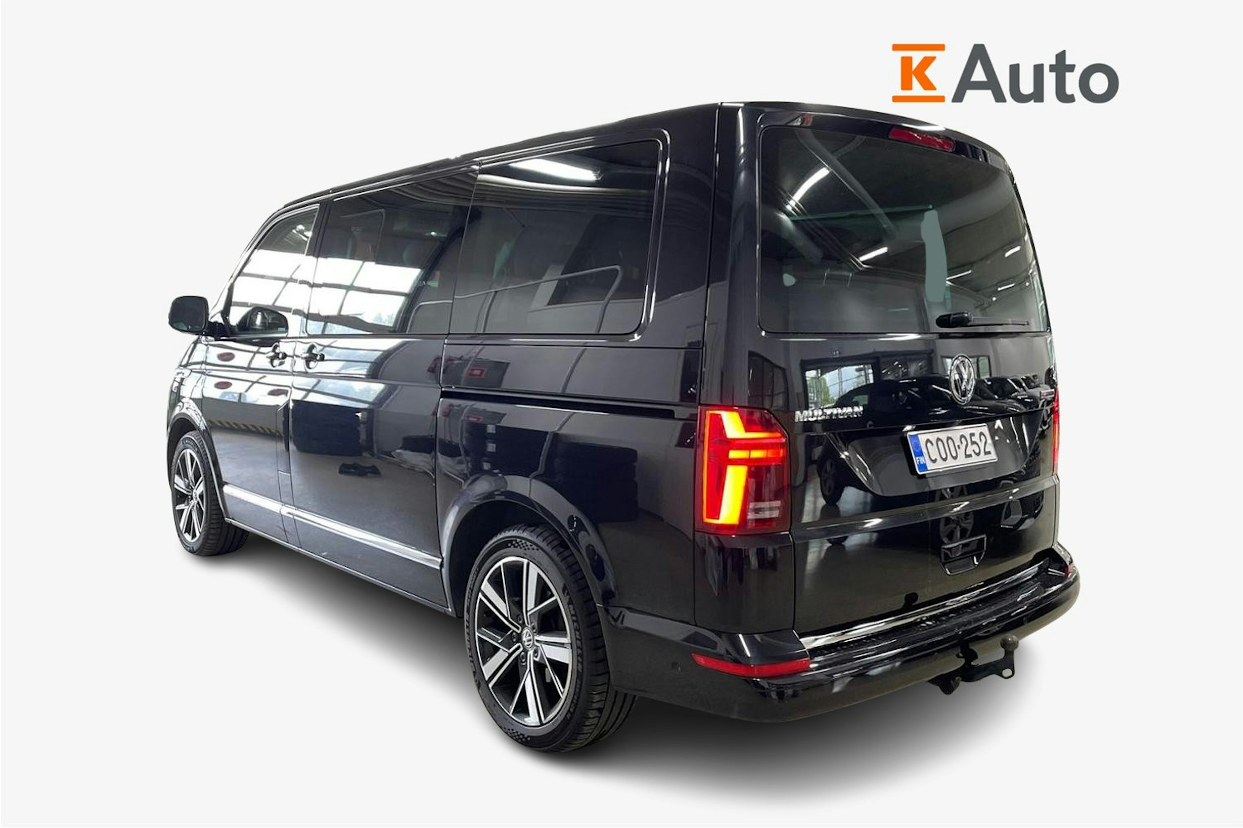 Musta Volkswagen Multivan 2020 kuva 2.