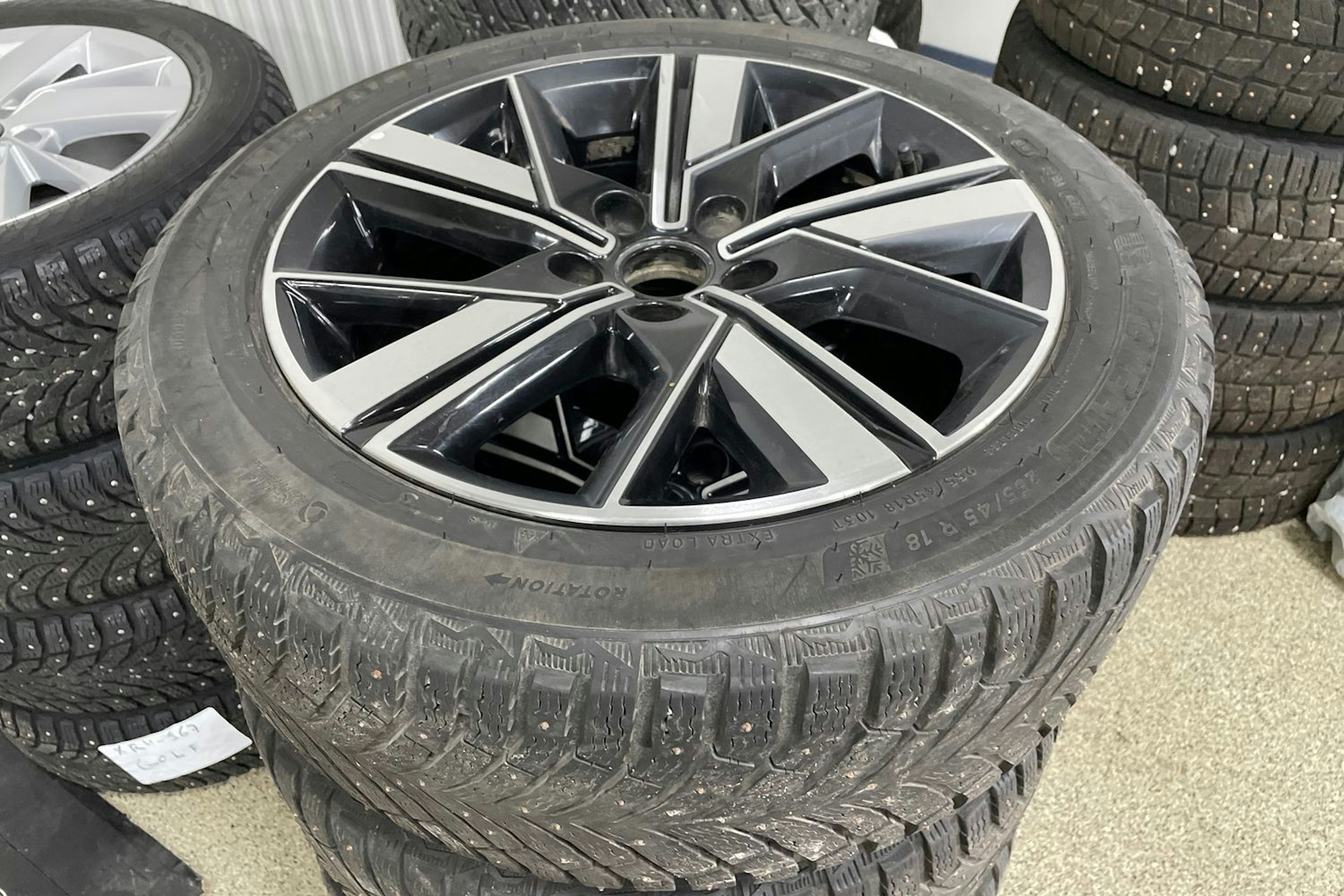 Musta Volkswagen Multivan 2020 kuva 13.