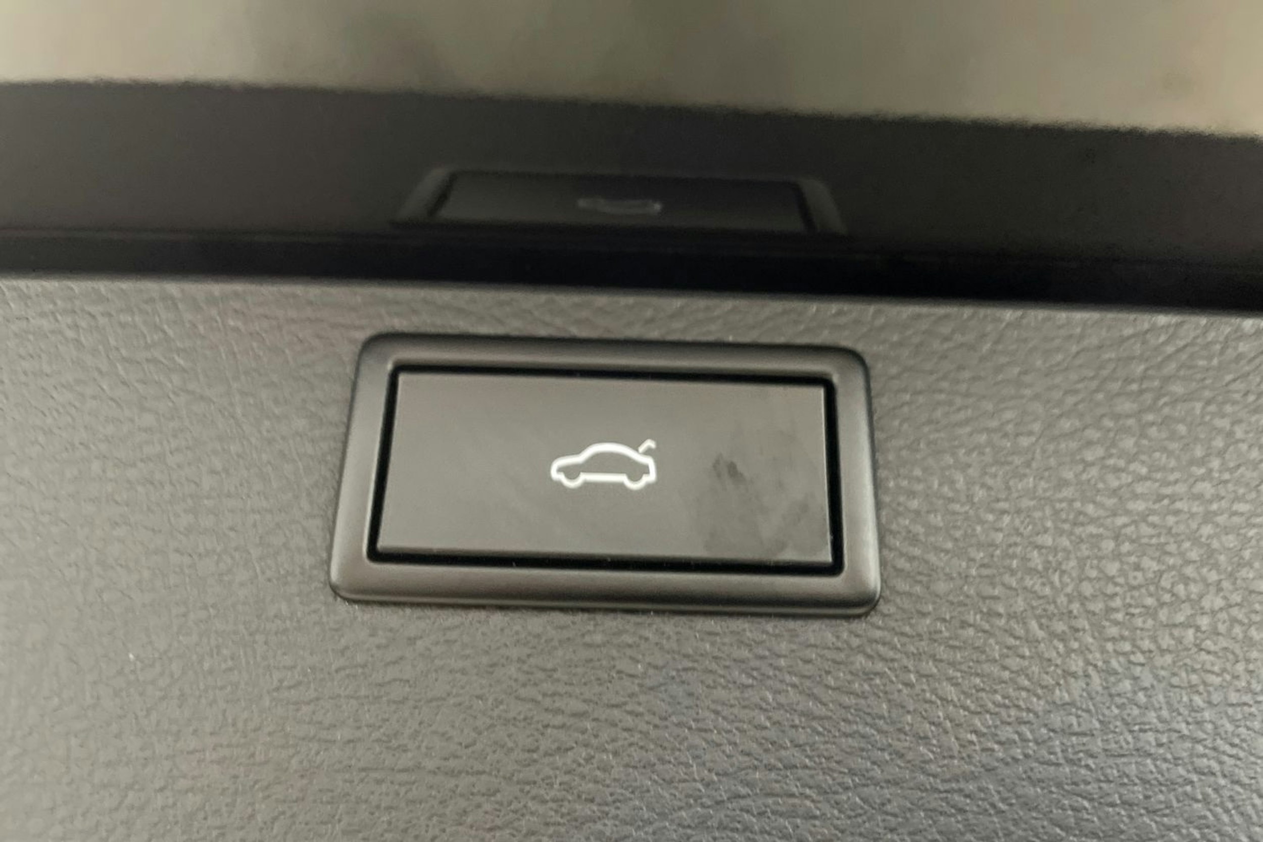 Musta Volkswagen Multivan 2020 kuva 15.