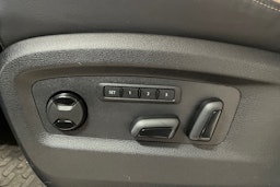 Musta Volkswagen Multivan 2020 kuva 22.