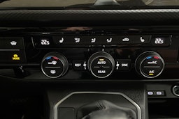 Musta Volkswagen Multivan 2020 kuva 27.
