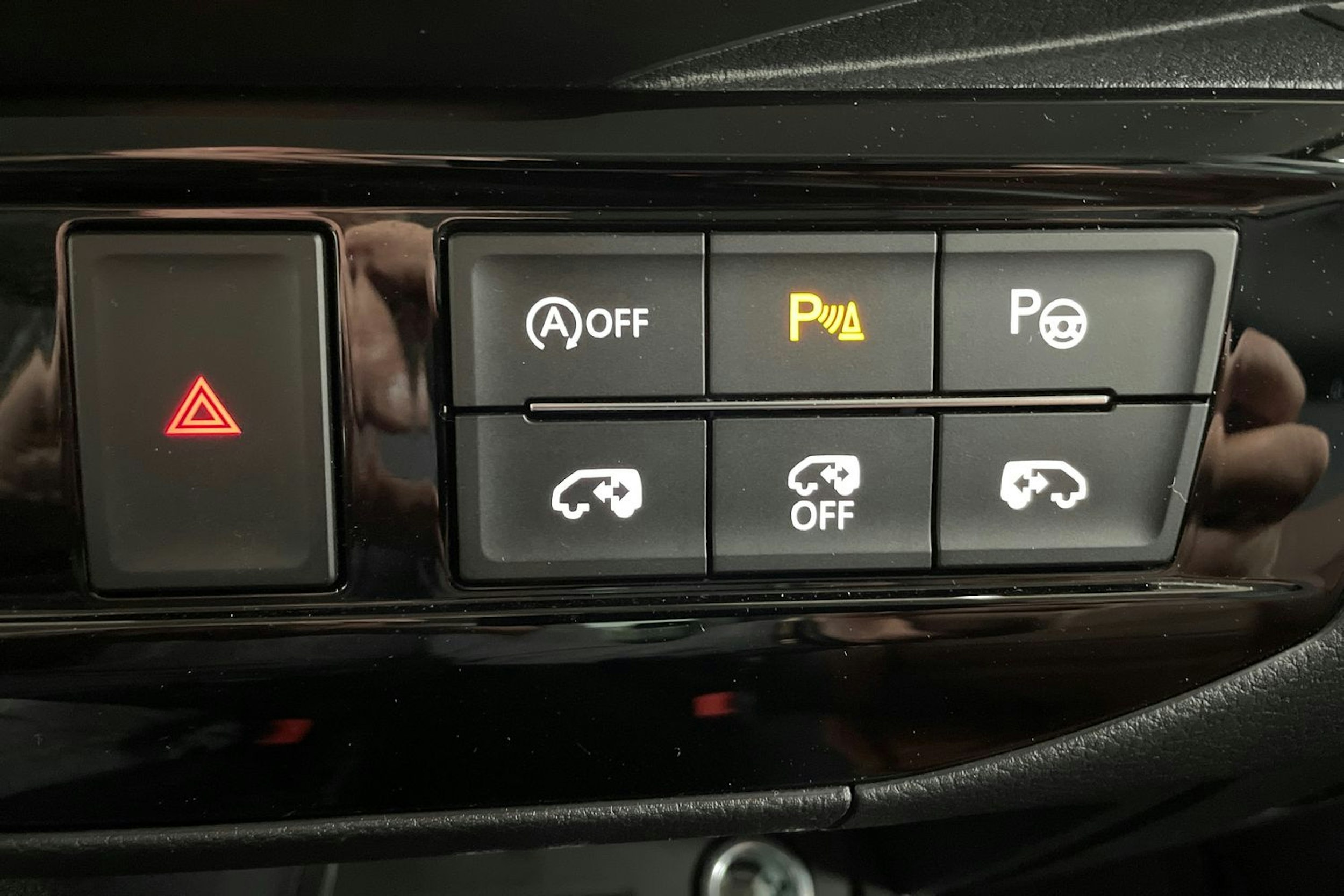 Musta Volkswagen Multivan 2020 kuva 28.