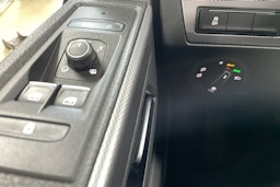 Musta Volkswagen Multivan 2020 kuva 34.