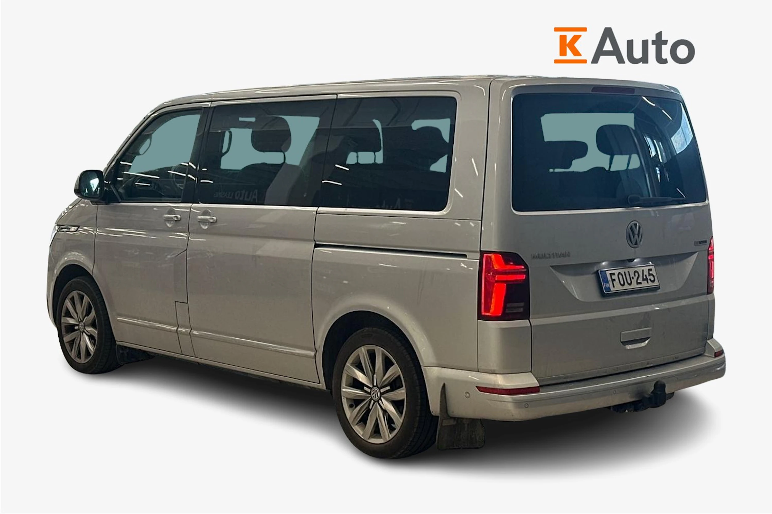 harmaa Volkswagen Multivan 2020 kuva 2.