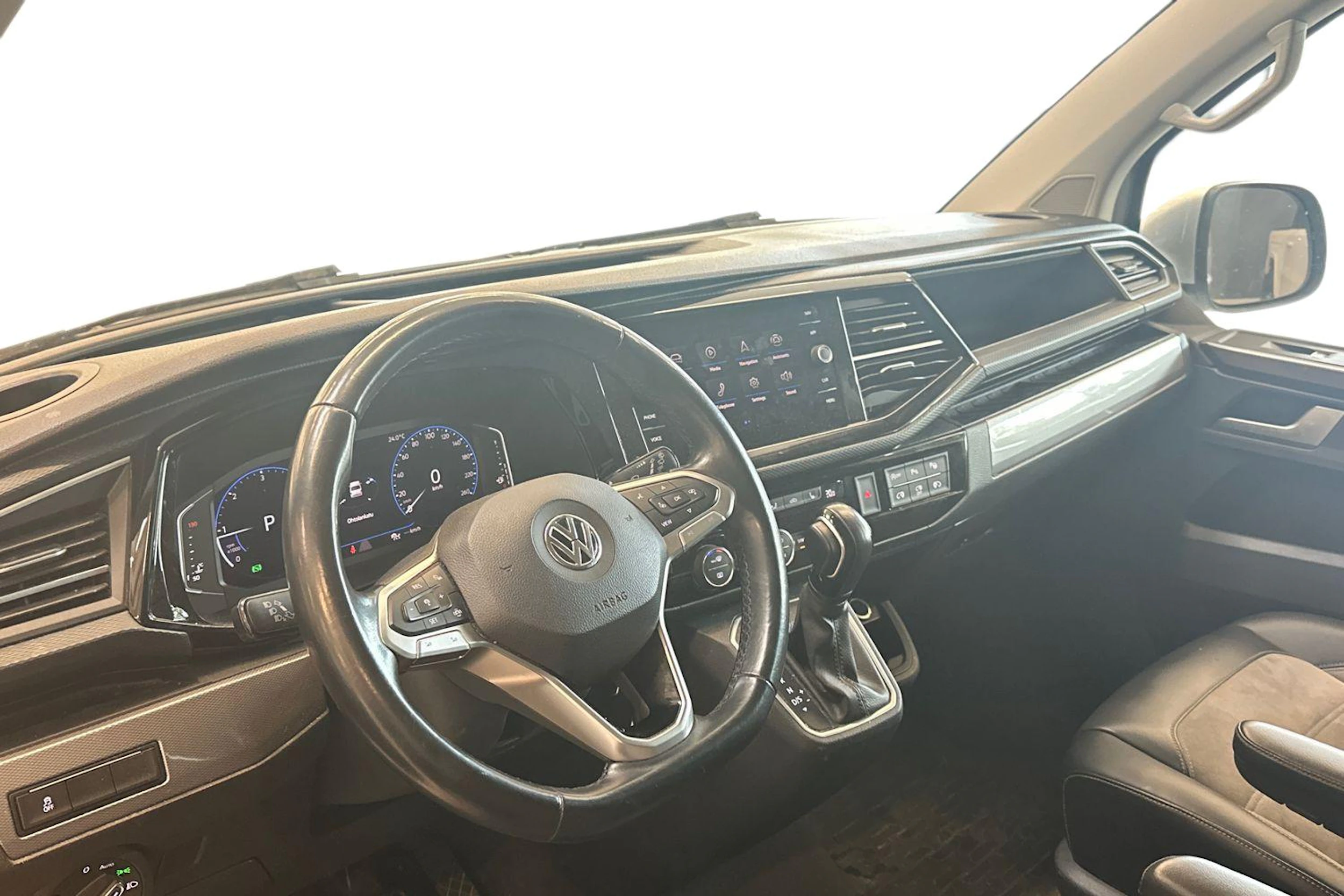 harmaa Volkswagen Multivan 2020 kuva 3.