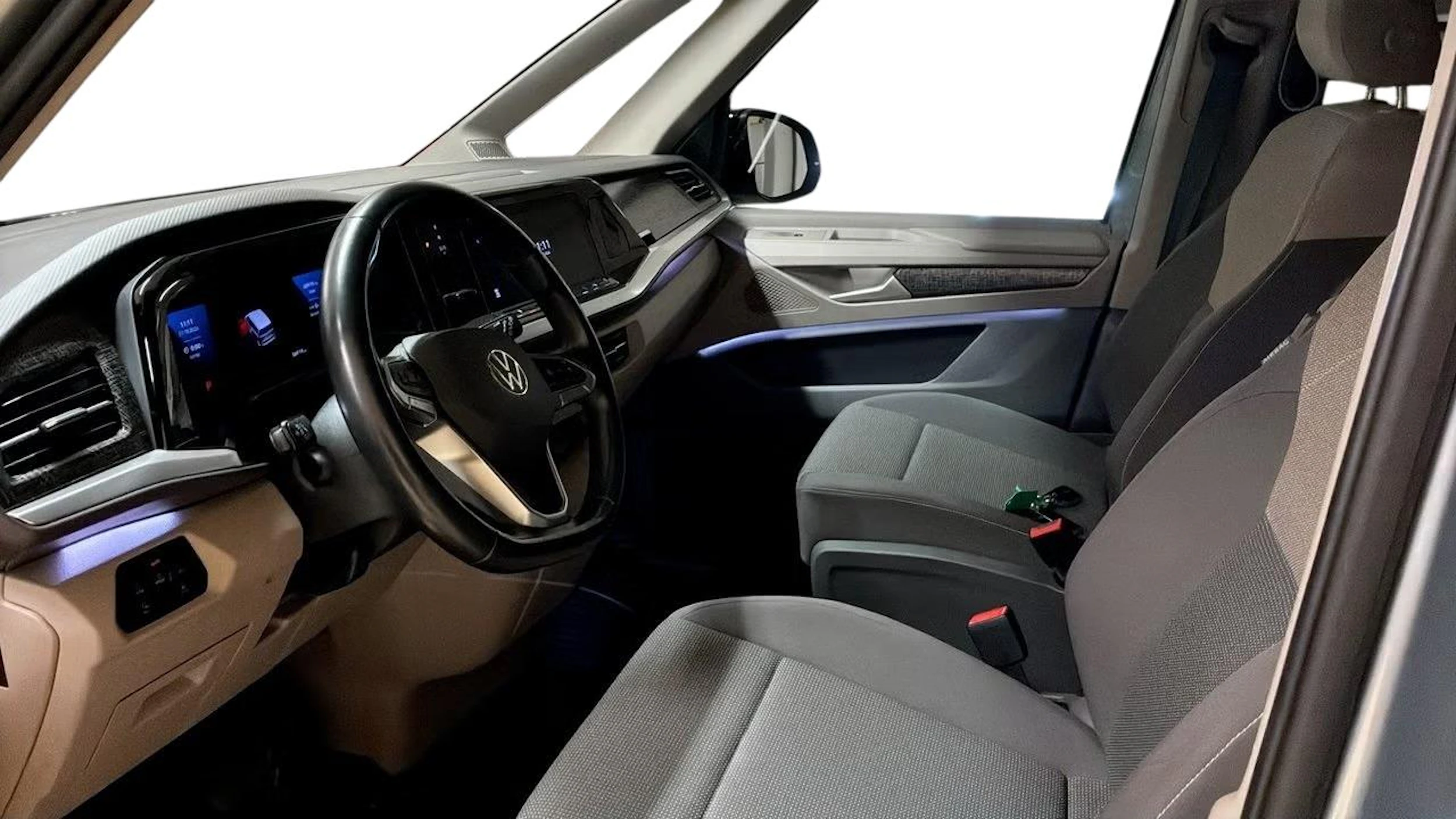 hopea Volkswagen Multivan 2022 kuva 6.