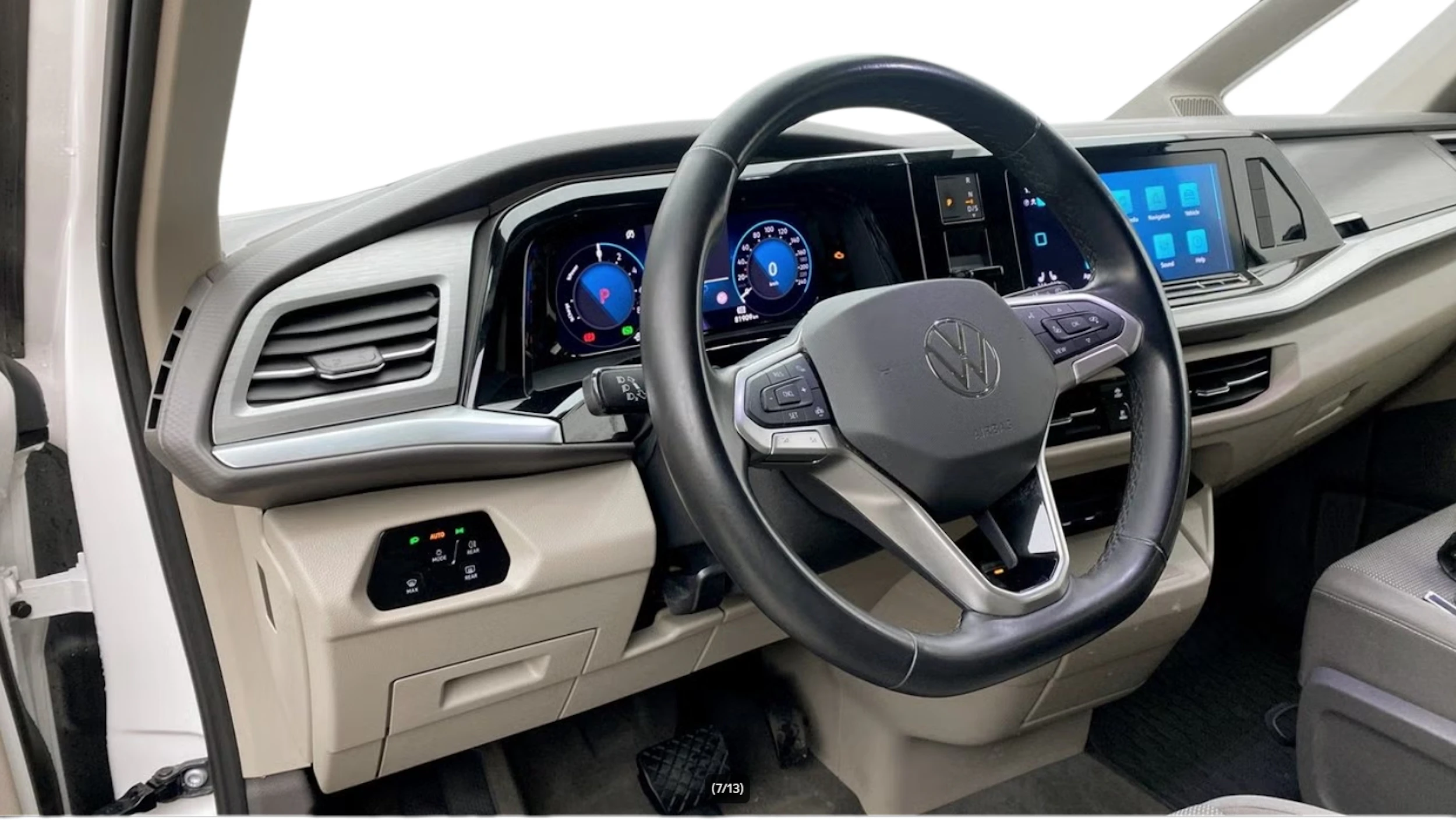 valkoinen Volkswagen Multivan 2022 kuva 4.