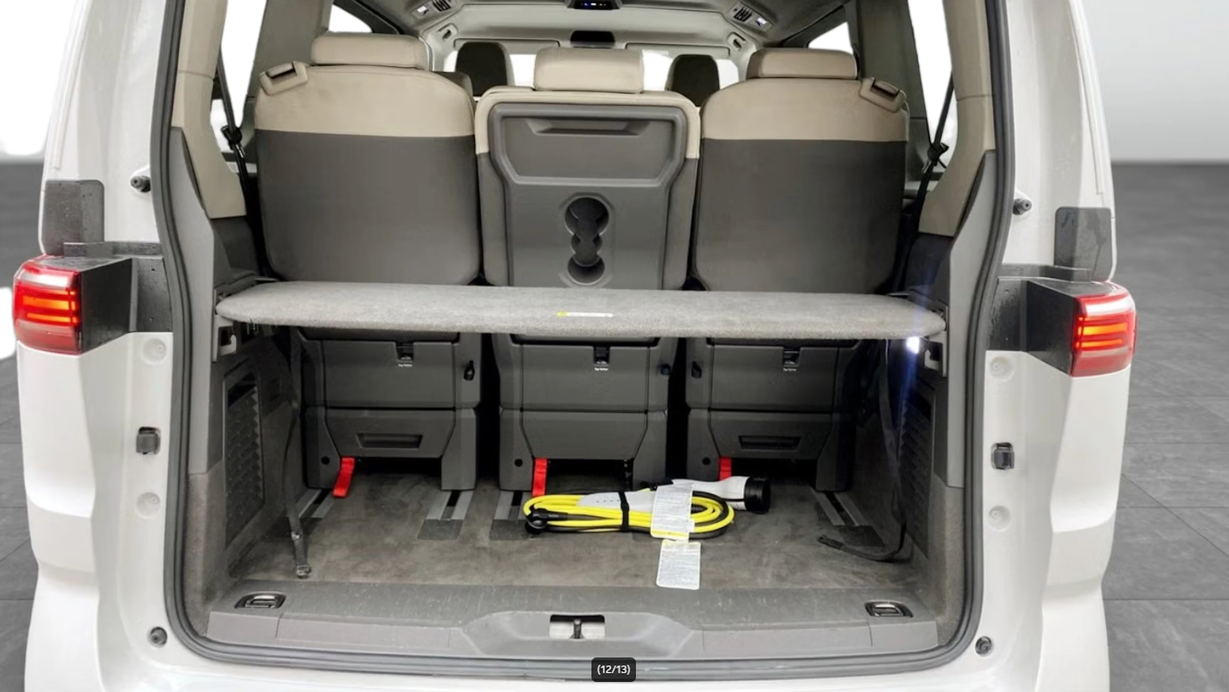 valkoinen Volkswagen Multivan 2022 kuva 7.