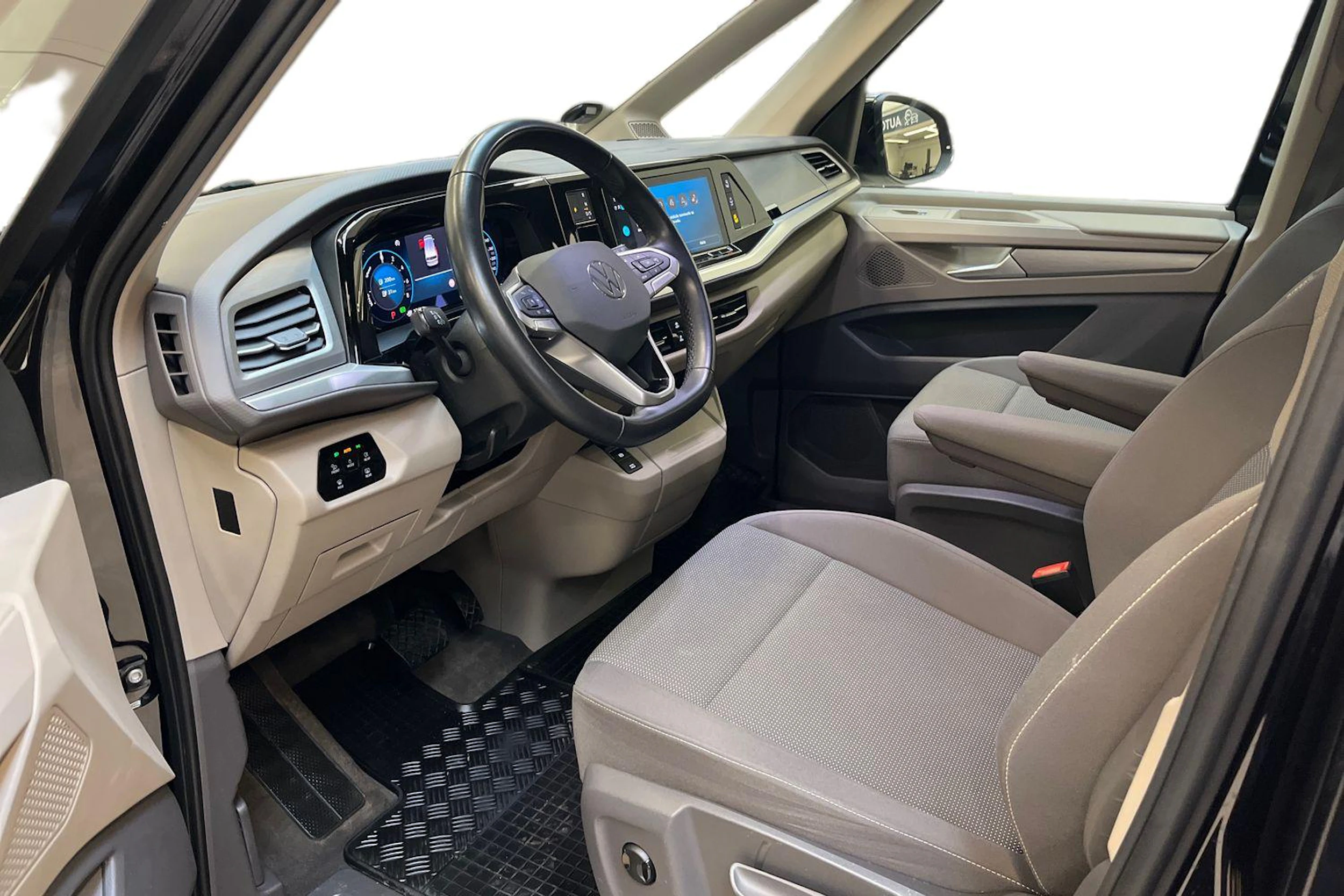 musta Volkswagen Multivan 2023 kuva 6.