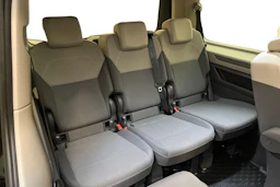 musta Volkswagen Multivan 2023 kuva 7.