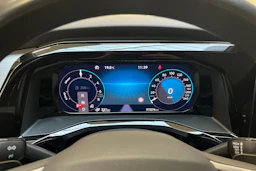 musta Volkswagen Multivan 2023 kuva 14.