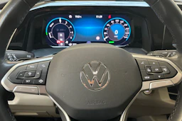 musta Volkswagen Multivan 2023 kuva 15.