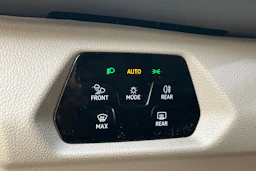 musta Volkswagen Multivan 2023 kuva 18.