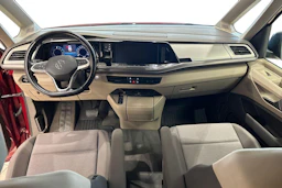 Punainen Volkswagen Multivan 2022 kuva 7.
