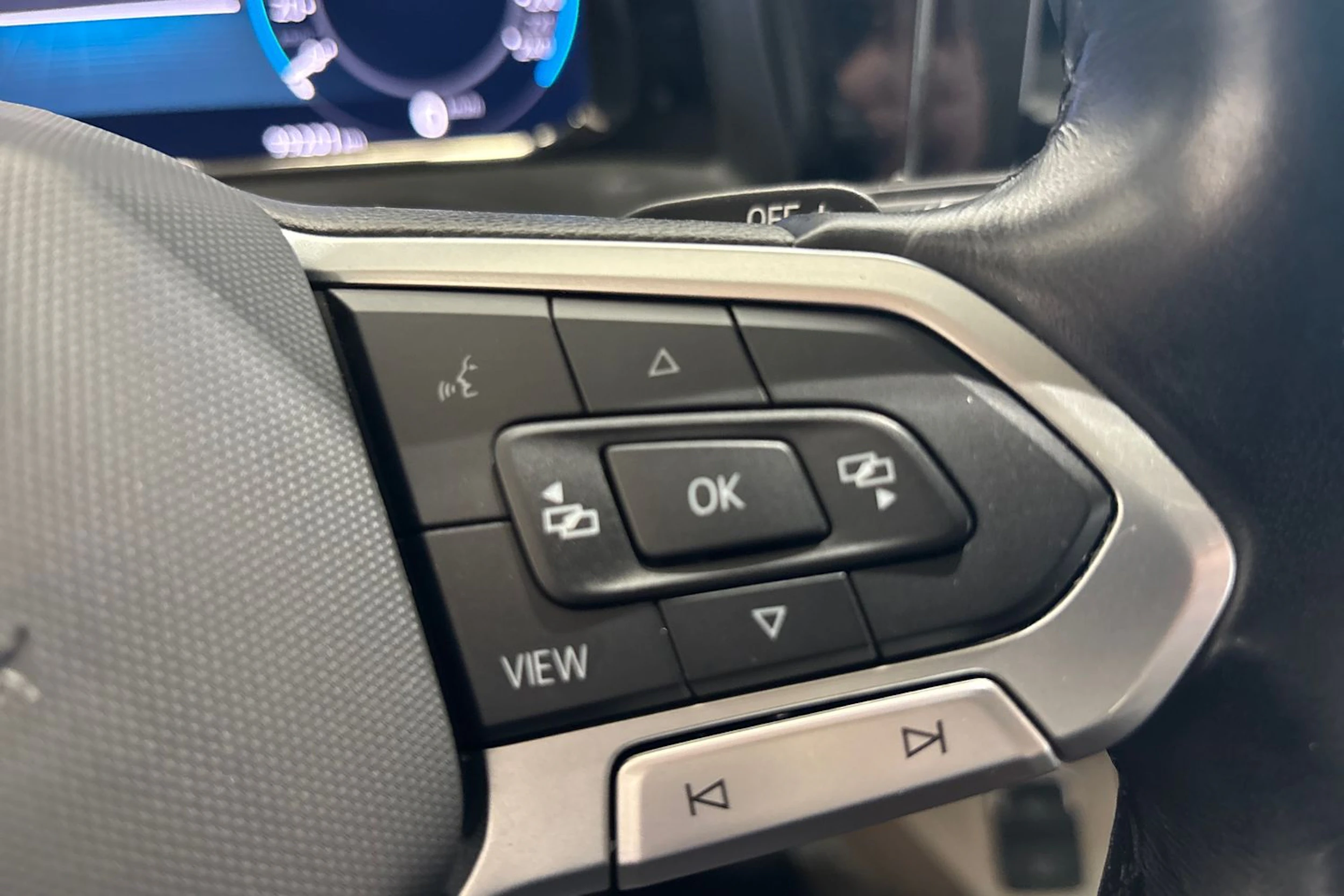 Punainen Volkswagen Multivan 2022 kuva 20.