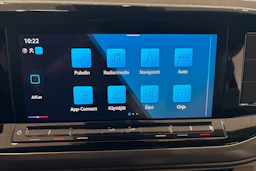 Punainen Volkswagen Multivan 2022 kuva 22.