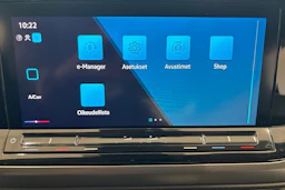 Punainen Volkswagen Multivan 2022 kuva 23.