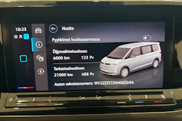 Punainen Volkswagen Multivan 2022 kuva 25.