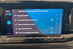 Punainen Volkswagen Multivan 2022 kuva 26.