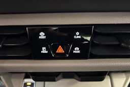Punainen Volkswagen Multivan 2022 kuva 28.