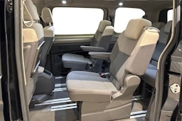 musta Volkswagen Multivan 2022 kuva 10.