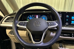 musta Volkswagen Multivan 2022 kuva 18.