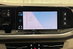 musta Volkswagen Multivan 2022 kuva 21.