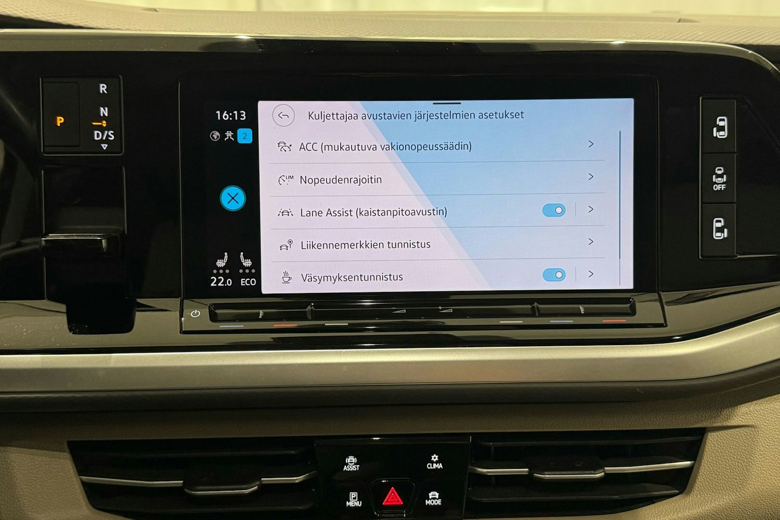 musta Volkswagen Multivan 2022 kuva 23.