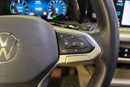 harmaa Volkswagen Multivan 2022 kuva 15.