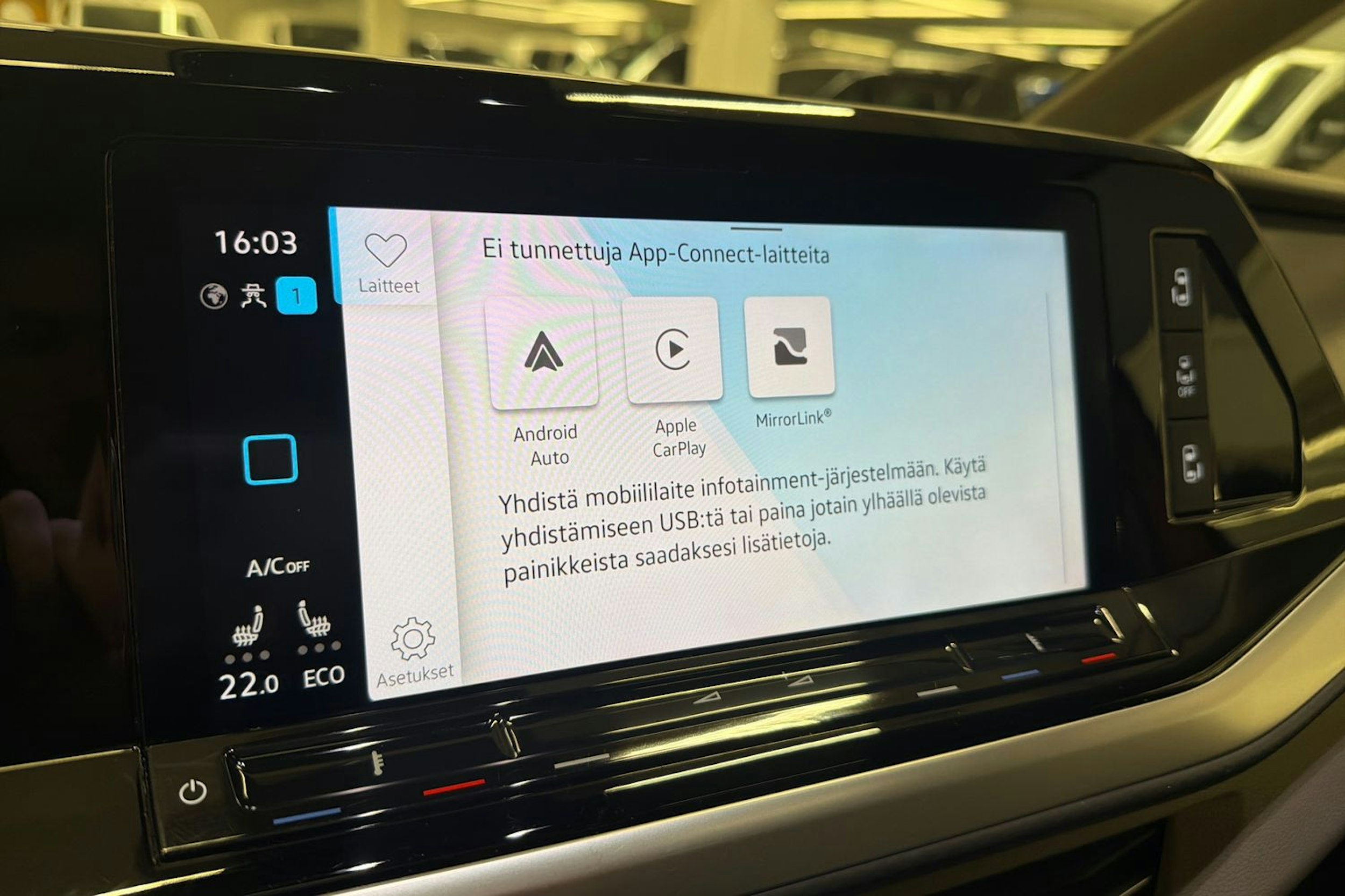 harmaa Volkswagen Multivan 2022 kuva 17.