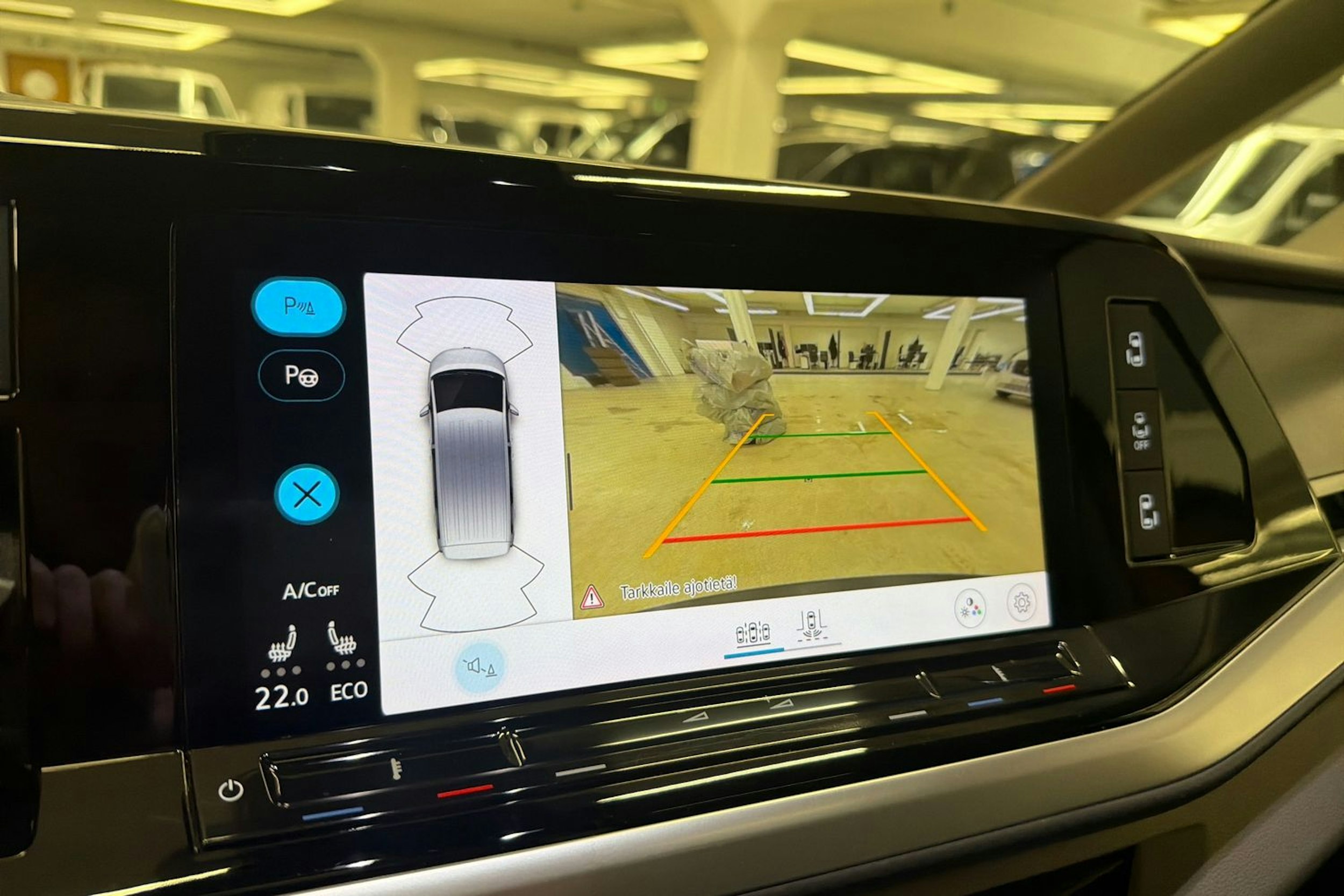 harmaa Volkswagen Multivan 2022 kuva 20.