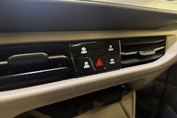 harmaa Volkswagen Multivan 2022 kuva 22.