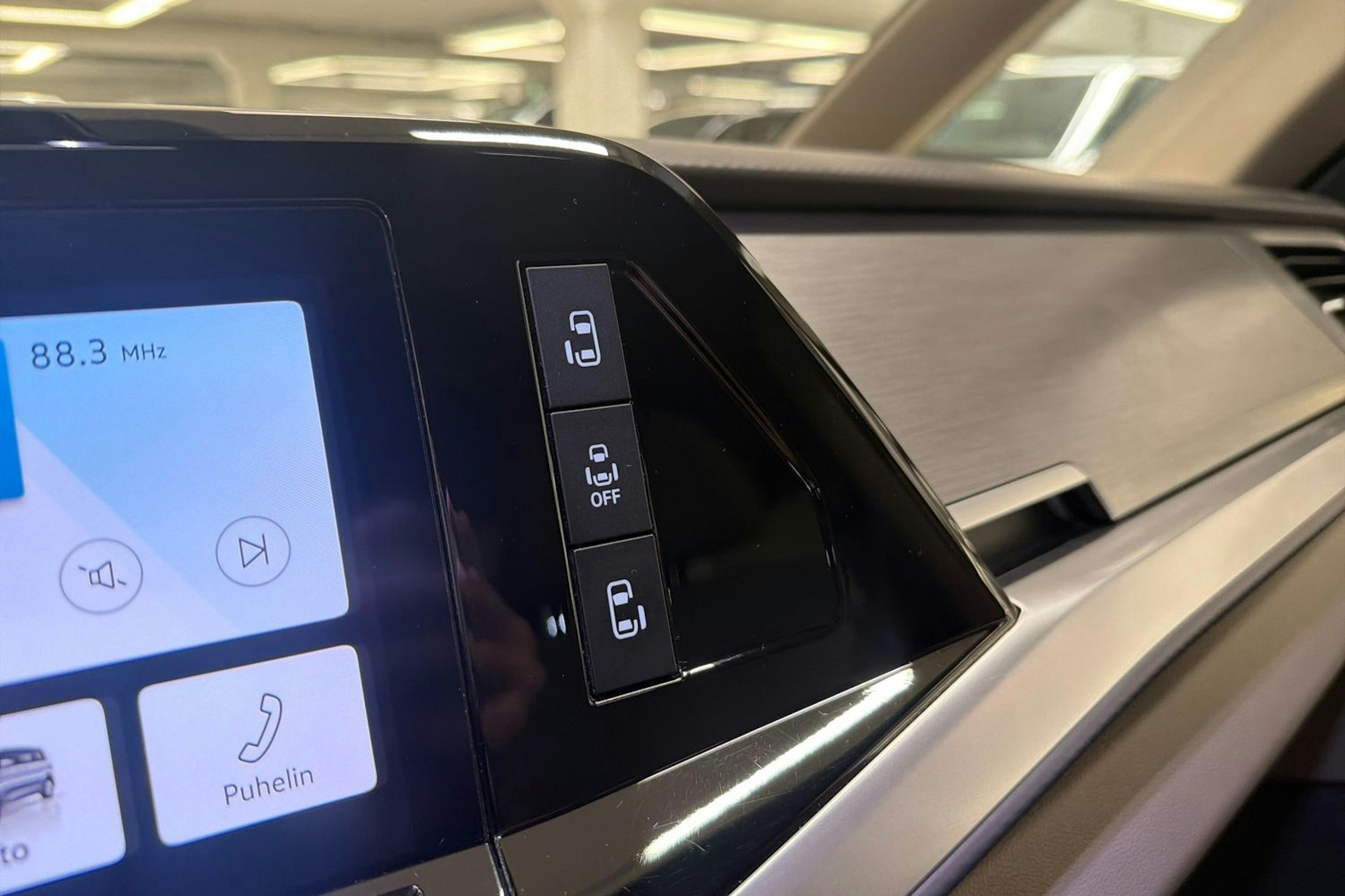 harmaa Volkswagen Multivan 2022 kuva 23.