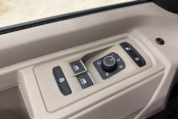 harmaa Volkswagen Multivan 2022 kuva 25.